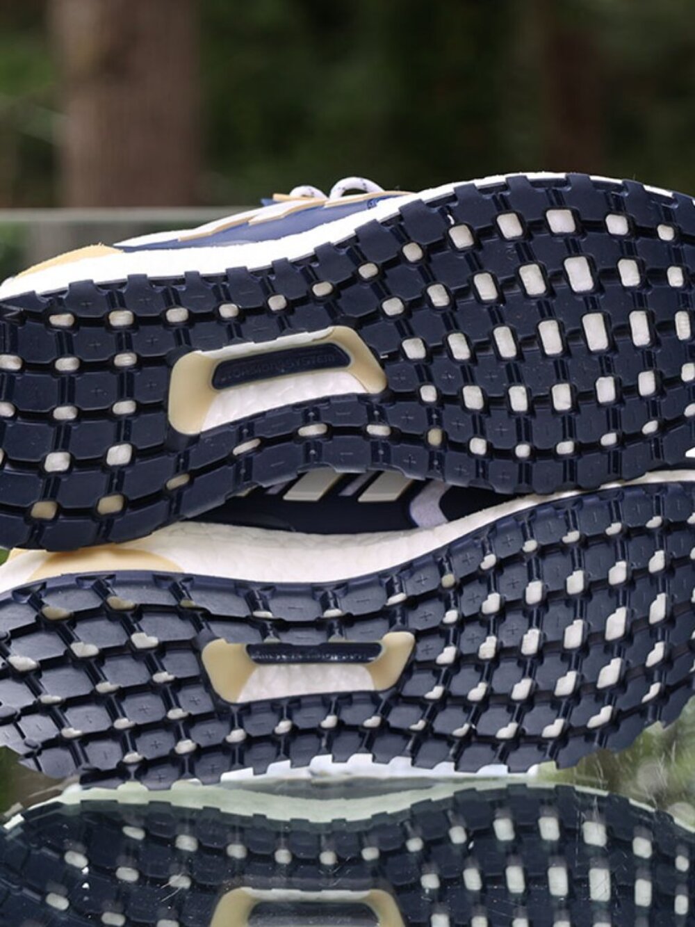Adidas UltraBoost 1.0 Georgia Tech - Picture 14 of 14